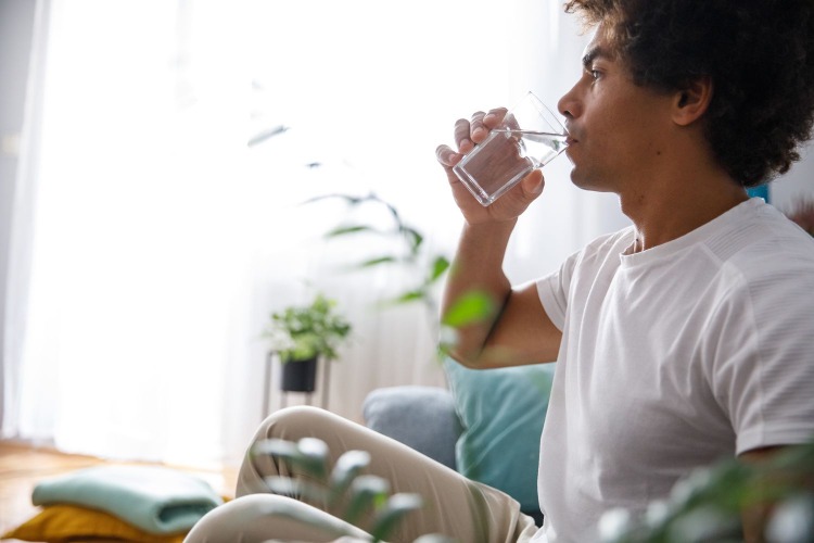 عوارض مصرف بیش از حد ویتامین های محلول در آب